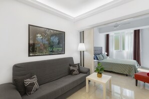 1 slaapkamer, een strijkplank/strijkijzer, gratis wifi, beddengoed