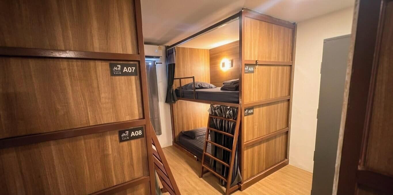 4 Bunk Beds Female | Free WiFi, bed sheets