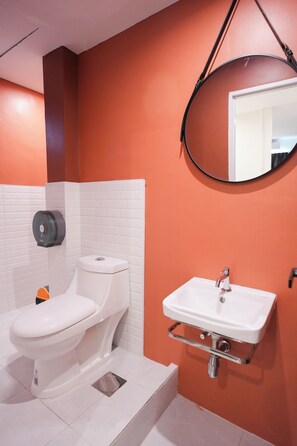 家庭四人房, 无烟房, 客房清洁服务 | 浴室