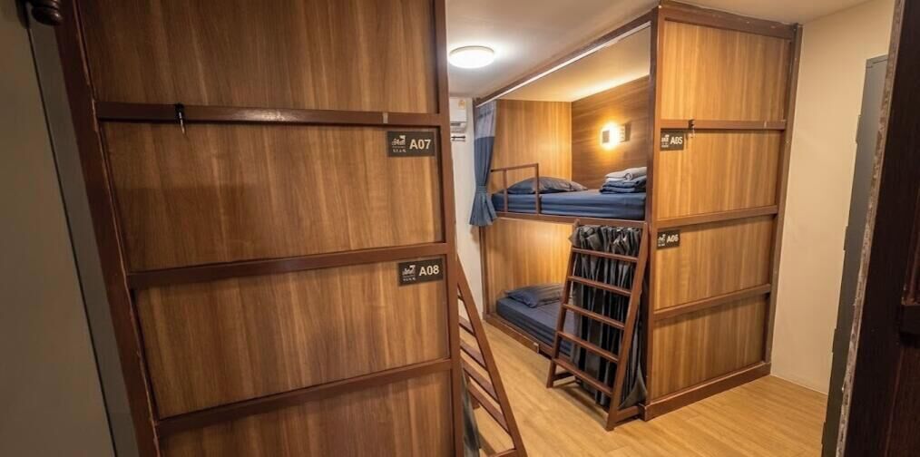 4 Bunk Beds Male | Free WiFi, bed sheets