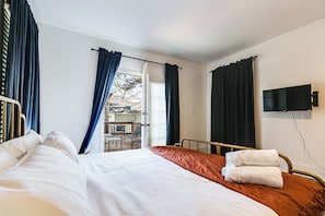 3 chambres, fer et planche à repasser, draps fournis