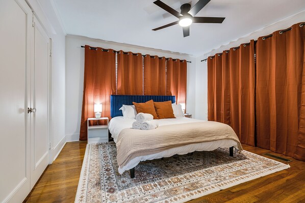 3 bedrooms, iron/ironing board, bed sheets