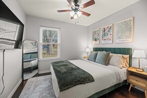 3 chambres, coffres-forts dans les chambres, fer et planche à repasser