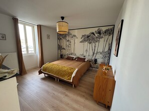 3 bedrooms, iron/ironing board, travel crib, WiFi