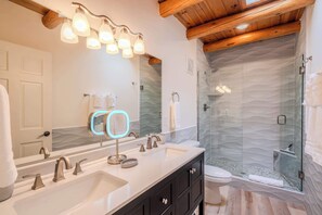 Shower, hair dryer, shampoo - Walk to the Plaza, Kiva Fireplace, Fun Patio (Santa Fe)