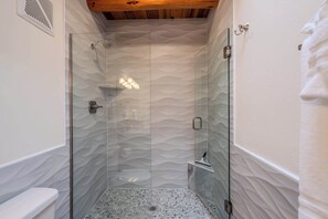 Shower, hair dryer, shampoo - Walk to the Plaza, Kiva Fireplace, Fun Patio (Santa Fe)