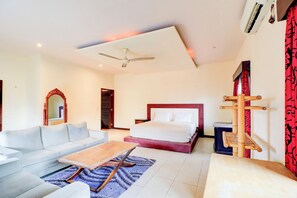Villa, 1 Bedroom | Laptop workspace, bed sheets - Collection O Putri Inn Homestay (Denpasar)