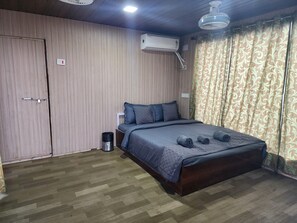 Phòng phong cách cổ điển | Bàn 