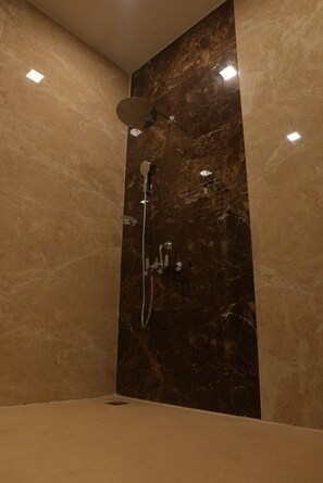 Premium Room | Bathroom | Shower, soap, shampoo, toilet paper - Revellers Resort Gokarna (Kumta)