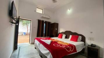 1 غرفة نوم وخزنة داخل الغرفة وتجهيزات عازلة للصوت ومكواة/لوح كي