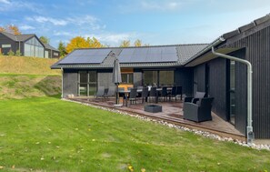 Outdoor dining - Lovely home in Ebeltoft (Ebeltoft)