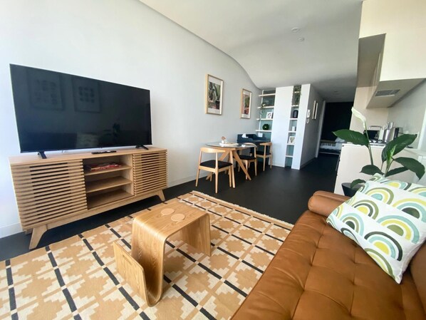 Smart TV - Cozy Lakeview Apartment near ANU Canberra (Canberra)