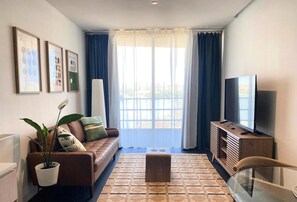 Smart TV - Cozy Lakeview Apartment near ANU Canberra (Canberra)