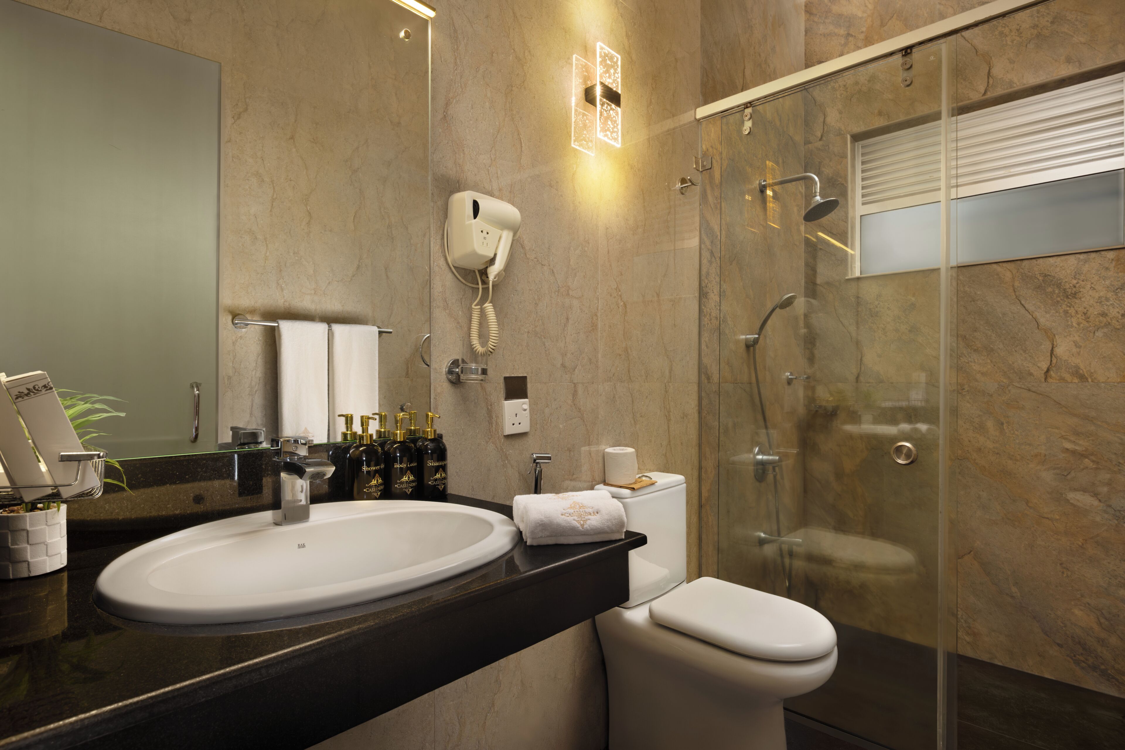 Deluxe-Doppelzimmer, Balkon, Bergblick | Badezimmer | Dusche, kostenlose Toilettenartikel, Haartrockner, Bidet