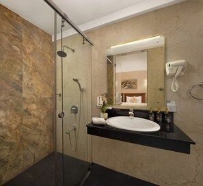 Standard Double Room, Non Smoking | Bathroom - Cassendra Kandy (Kandy)