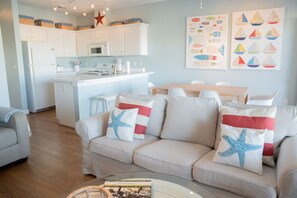 Smart TV, books - Walk to South Beach, Pier, Bars, Restaurants (Tybee Island)