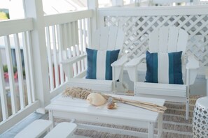 Terrace/patio - Walk to South Beach, Pier, Bars, Restaurants (Tybee Island)