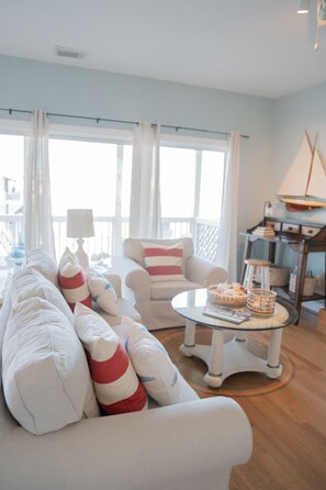 Smart TV, books - Walk to South Beach, Pier, Bars, Restaurants (Tybee Island)