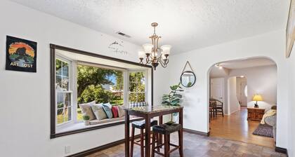 Bigfoot Hideaway! 5-bedroom house with Hot Tub in beautiful Castle Rock