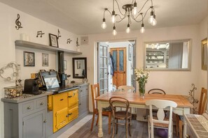 Dining - 17th Century Cottage in Bideford, Private Parking (Devon)