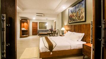 Elite-suite - udsigt til pool | 1 soveværelse, skrivebord, gratis Wi-Fi