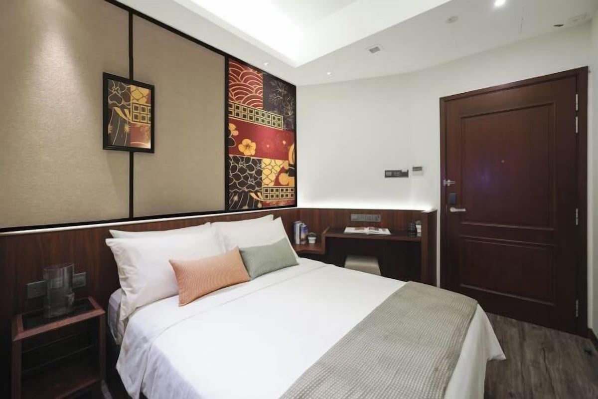 In-room safe, desk, laptop workspace, soundproofing