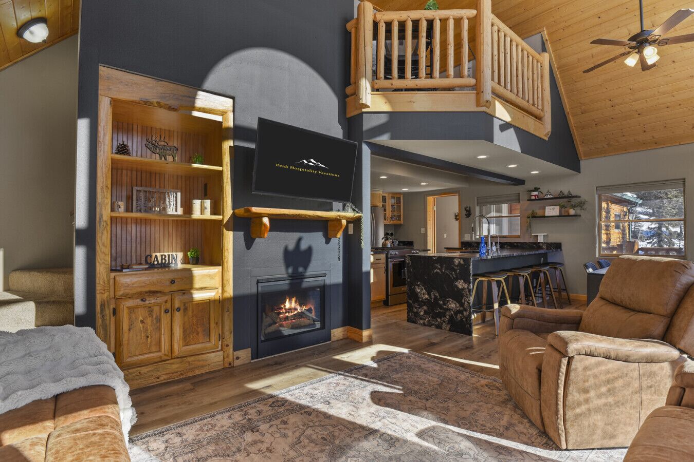 Smart TV, chimenea, libros, oficina