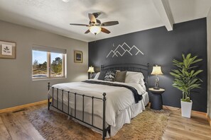 3 habitaciones, escritorio, tabla de planchar con plancha y wifi gratis