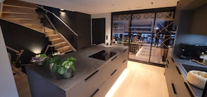 Fridge, oven, stovetop, dishwasher