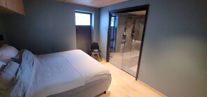 5 dormitorios, tabla de planchar con plancha, Internet