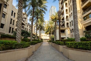 Property grounds - Stylish & Spacious Apartment in Downtown Dubai (Dubai)