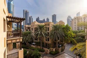 Exterior - Stylish & Spacious Apartment in Downtown Dubai (Dubai)