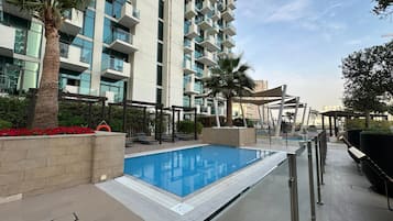 Una piscina cubierta