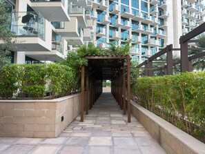 Outdoor banquet area - Sunset Haven - Chic Creek Studio (Dubai)