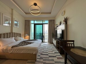 Luxury Apartment, City View | 1 bedroom, blackout drapes, iron/ironing board, free WiFi - Sunset Haven - Chic Creek Studio (Dubai)