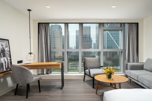 Superior Room, Berbilang Katil, Non Smoking, City View | Bar mini percuma, langsir/tirai gelap terus, seterika/papan seterika