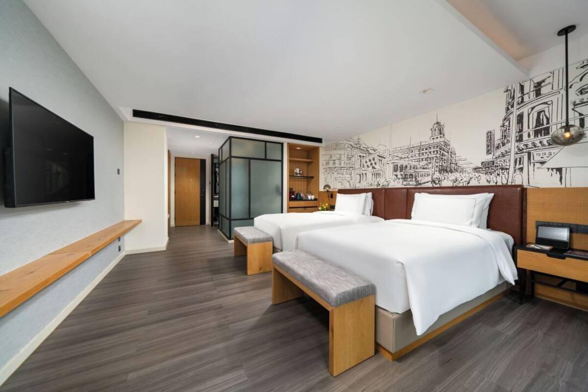Kamar Twin Klasik | Minibar gratis, meja kerja, dan ruang kerja ramah laptop