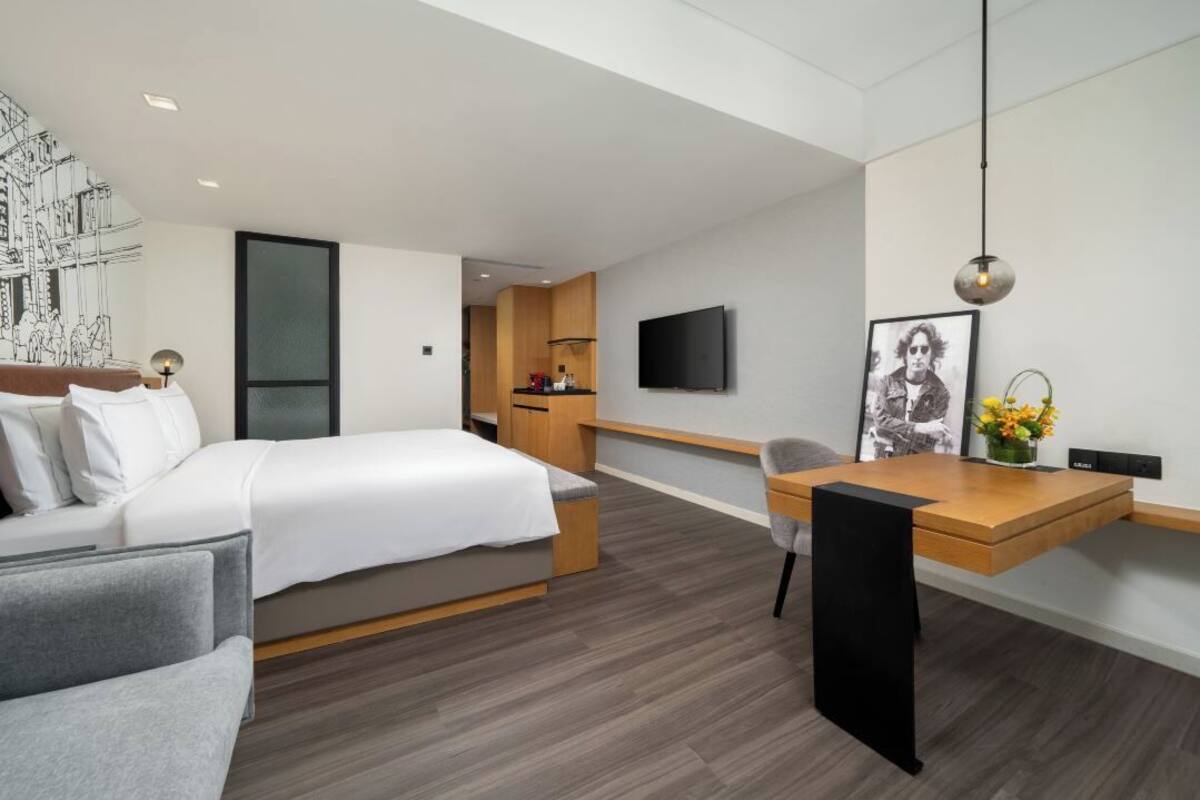 Kamar Double Klasik | Minibar gratis, meja kerja, dan ruang kerja ramah laptop