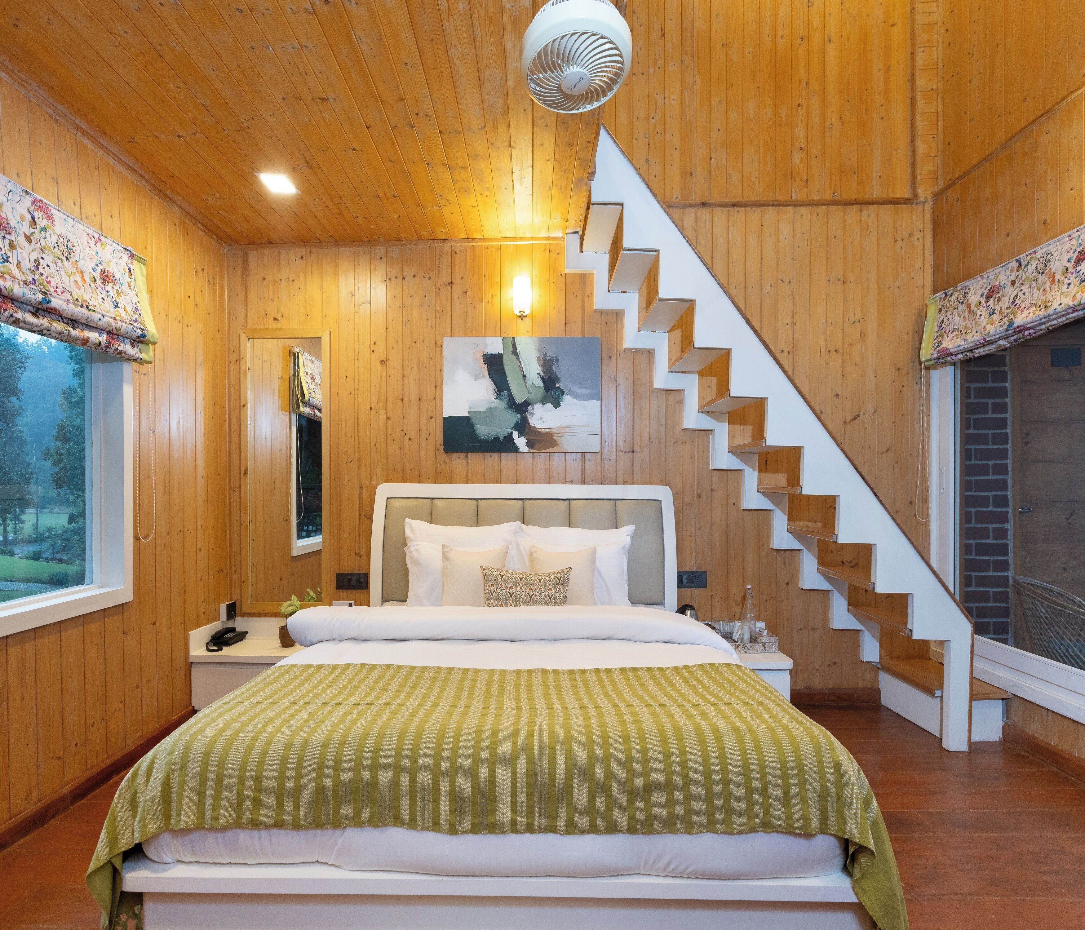 Mountain View Premium Room | エジプト綿のシーツ、高級寝具、デスク、WiFi (無料)