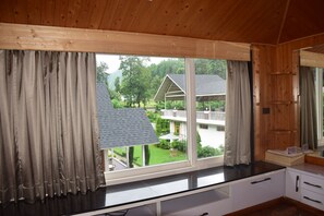 Executive Studio | Egyptinpuuvillaiset lakanat, ylelliset vuodevaatteet, työpöytä