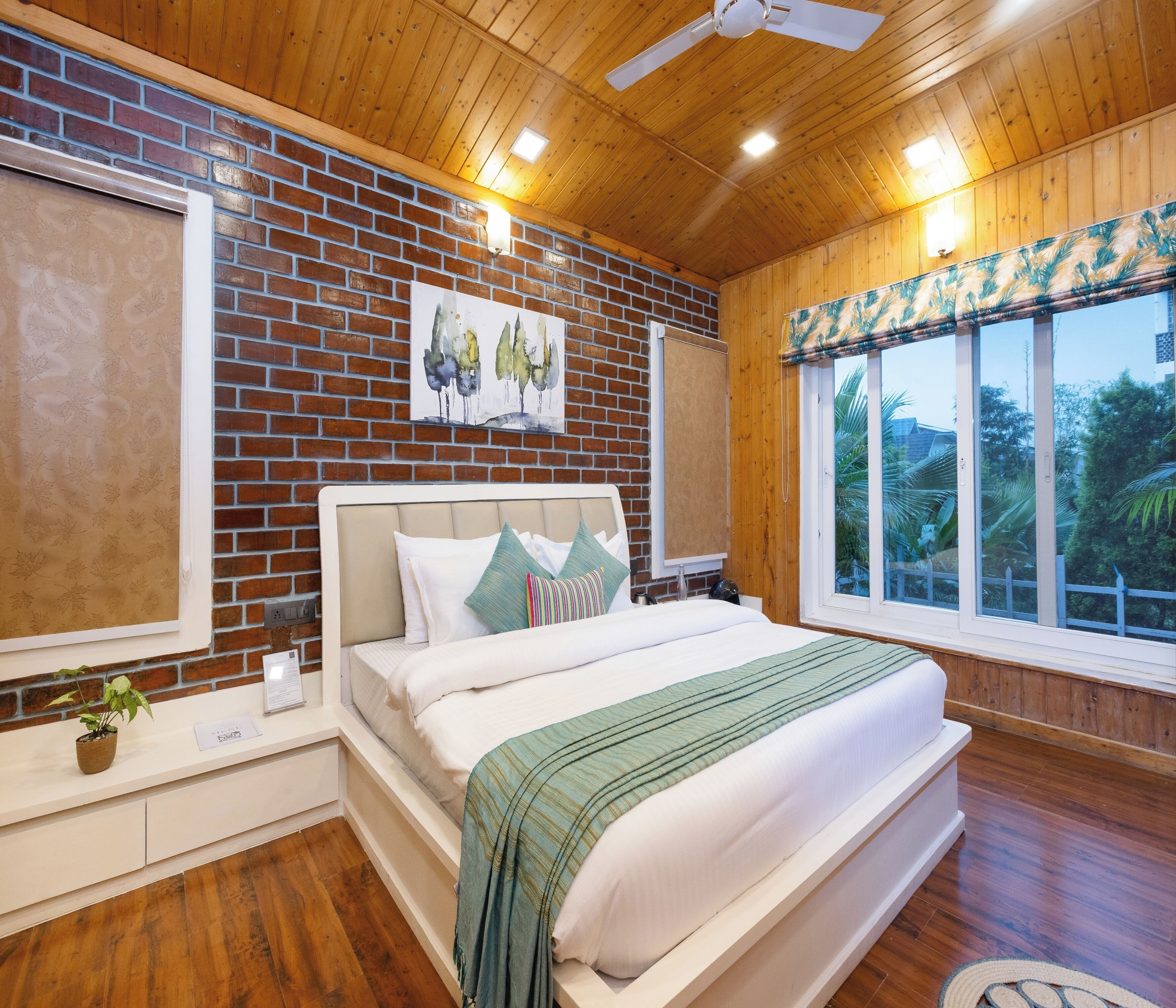 Premium Mountain View Suite | Egyptinpuuvillaiset lakanat, ylelliset vuodevaatteet, työpöytä