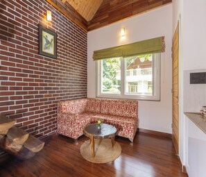 2BHK Villa with Mountain & Garden View | 1 chambre, bureau, espace de travail pour ordinateur portable