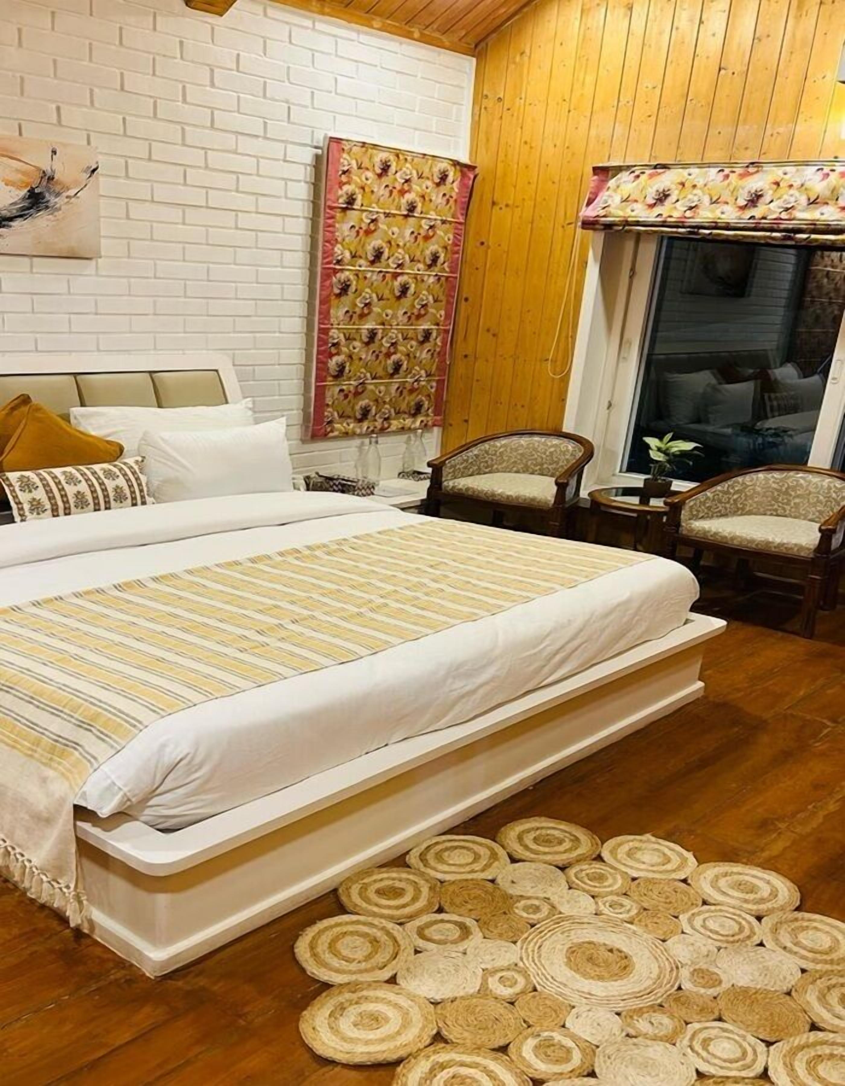 スタンダード ダブルルーム | エジプト綿のシーツ、高級寝具、デスク、WiFi (無料)