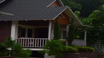 2BHK Villa with Mountain & Garden View | 1 bedroom, desk, laptop workspace, rollaway beds
