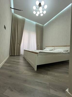 2 chambres, fer et planche à repasser, Wi-Fi, draps fournis