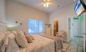 3 bedrooms, desk, iron/ironing board, free WiFi