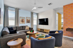 Smart TV, video games, table football, offices - Sleeps 20! 9BDR, Star Wars-Themed Game Room, Pool, Hot Tub | Nassau by AvantStay (Orlando)