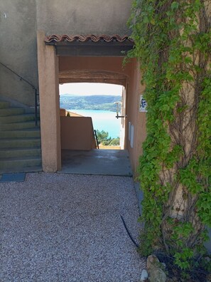 Enceinte de lâhĂ©bergement