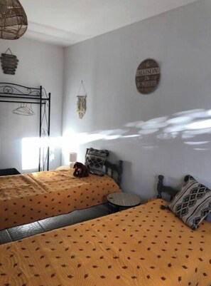 2 chambres, fer et planche à repasser, lit parapluie, Wi-Fi gratuit