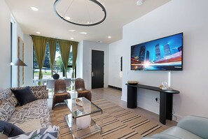 Smart TV - The Grove #11 by AvantStay | Private Patio+Near DT (Nashville)